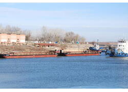 На&nbsp;СЗ &laquo;Стройлидерплюс&raquo; спущены на&nbsp;воду 2 шаланды проекта FPHB1 для Казахстана