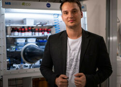 Рекордно маленький нанолазер для сверхкомпактных чипов создали в&nbsp;ИТМО