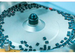 Микрон расширил сборочное производство микросхем