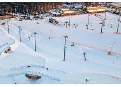 Под Петербургом открыли единственный в&nbsp;РФ лыжный курорт с&nbsp;консервированным снегом