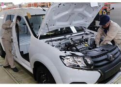 Завод &laquo;LADA Ижевск&raquo; возобновил производство семиместных универсалов Lаrgus