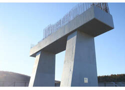 Возведена первая опора Ленского моста